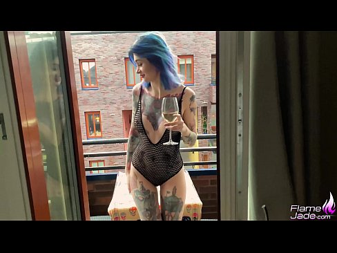 ❤️ Τρομερό κορίτσι ρουφάει και γαμάει παθιασμένα στους ανοιχτούς ουρανούς Πόρνο fb